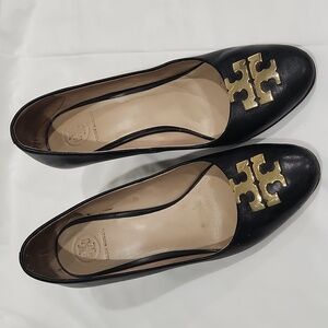 Stunning Tory Burch Raleigh Black Wedge size 7 big gold logo